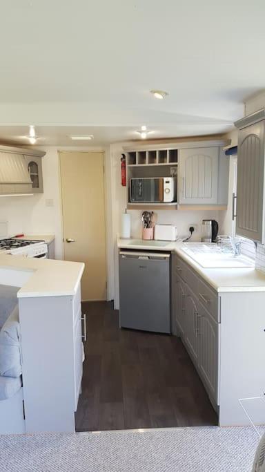 3 Bedroom Caravan With On-Site Pool, Island View 6 Shanklin Eksteriør billede